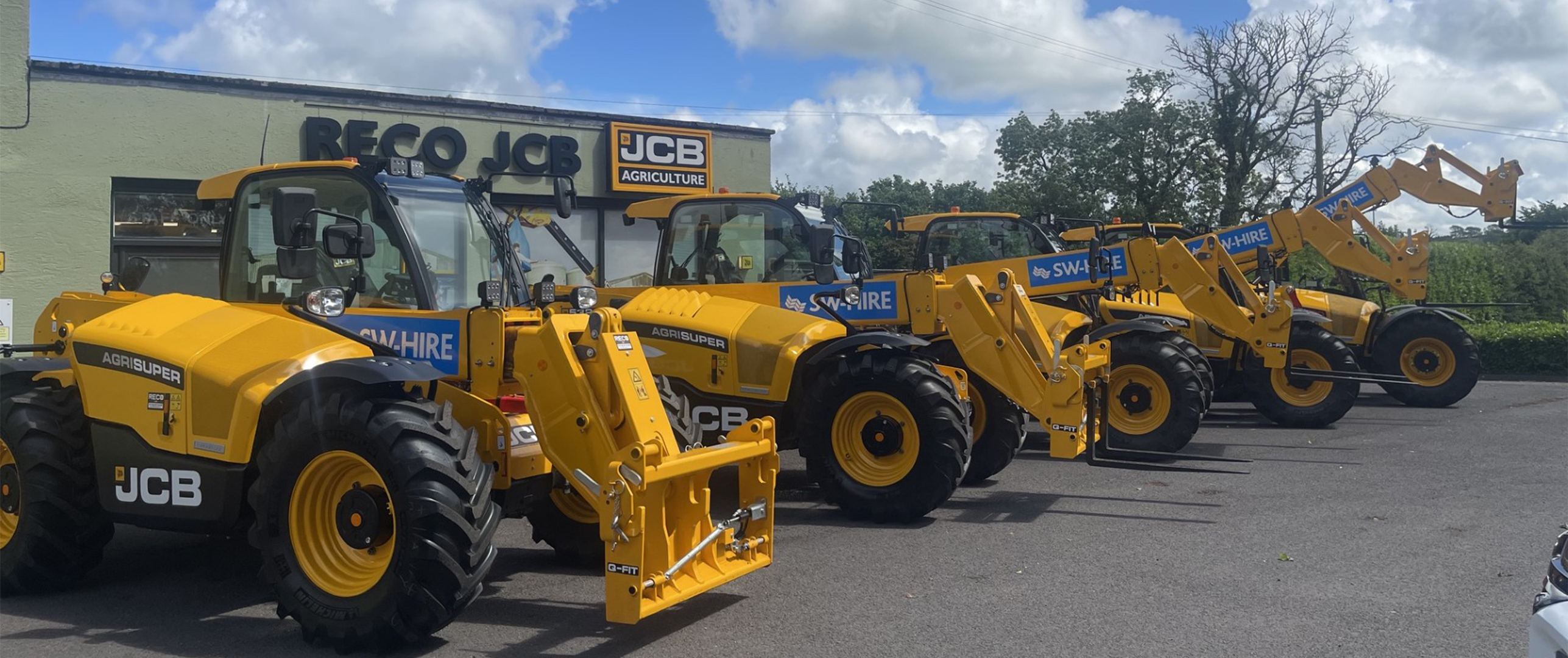 JCB telehandlers outside RECO JOB